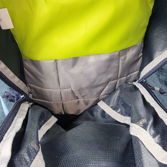 Camelbak Daystar 16 Hydration Backpack 2.5L Reservoir Mesh Back Hiking Camping - Picture 14 of 16